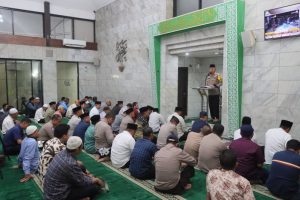 Jumat Curhat, Kapolres Metro Jakarta Utara Ajak Warga Jalin Kebersamaan di Masjid Baiturrahman Ancol