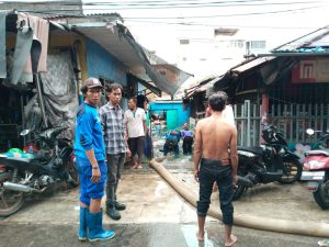 Banjir Rob Rendam Pemukiman Padat Penduduk Warga Koja, Respon Cepat Petugas SDA Jakarta Utara Tangani Air Pasang