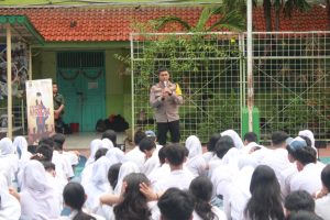 Polsek Kelapa Gading Gelar Program “Police Goes to School” di SMAN 72 Jakarta