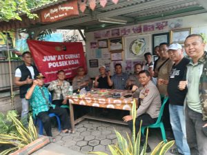 Polsek Koja Giat “Jumat Curhat” di Tugu Utara: Mendekatkan Kepolisian dengan Warga