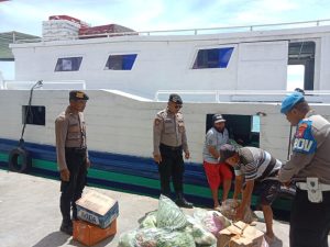 Polsek Kepulauan Seribu Utara Gelar Pengamanan Dermaga untuk Cegah Masuknya Miras dan Narkoba 