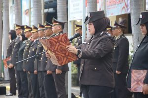 Polres Kepulauan Seribu Gelar Upacara Peringatan Hari Ibu ke-96 Tahun 2024 di Marina Ancol